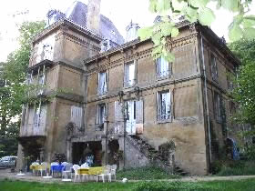 Chateau mit Garten: Verkauf kleines Chateau / Schloss  in Montmedy / Lothringen : Chateau / Schloss wird derzeit als Hotel benutzt, bestens eingeführt