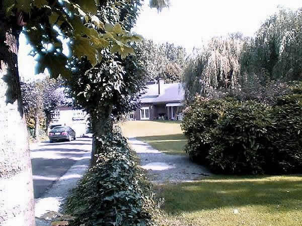 Zugang Villa: Immobilien Belgien / Liege: Verkauf exklusive Villa Nähe Spa Francorchamp und der deutschen und niederländischen Grenze