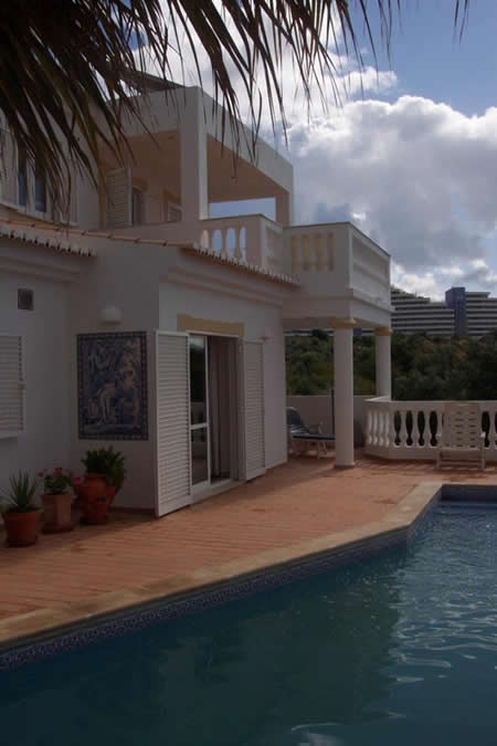 Villa, Terrasse mit Pool: Verkauf Villa mit Pool in Portimao / Algarve / Portugal: Strandnähe,  ruhige Lage