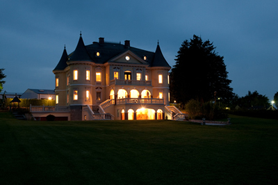 Nachtansicht Schloss-Villa 