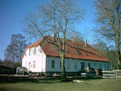 Ansicht Nordost: Immobilien Rügen: Verkauf Gutshaus bei Rambin auf Rügen /Südwet Rügen, Alleinlage, 400 m von der Ostsee entfernt