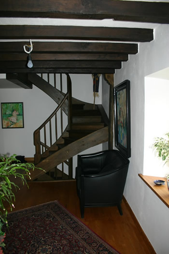 Treppe zu DG: Anwesen / Liebhaberobjekt bei Bitburg: EFH mit Pferdestall / Weiden  und Nebengebäude, ruhige Lage in ländlicher Umgebung