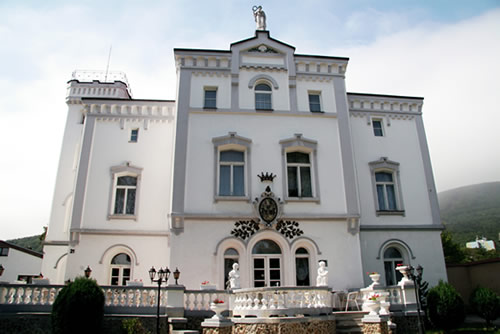 Ansicht Schloss: Schloss Tschechien: Schloss / ehemaliges Kloster bei Teplice, zwischen Dresden und Prag