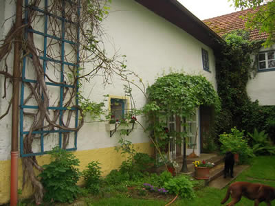 Fassade: Verkauf historischer Hof, mit Scheune und großem Garten in Niederbayern: Sehr schöne Atmosphäre 